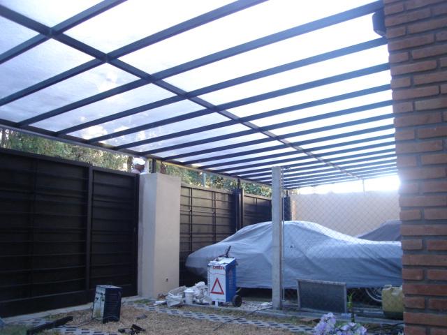 Techo traslucido resistente al granizo con auto